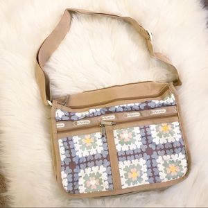 LeSportsac floral light colors bag purse